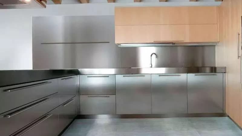 بررسی‌ها و ارائه ایده‌های جذاب برای رنگ کابینت فلزی